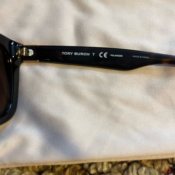 Women’s Tory Burch polarized sunglasses! Only worn twice!! - Picture 5 of 6